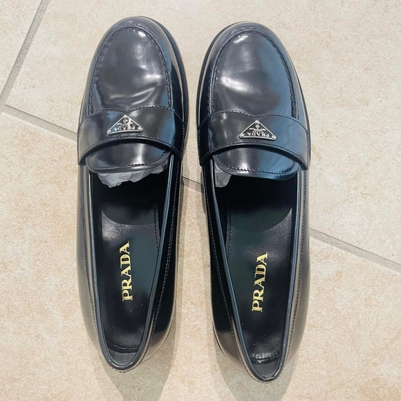 Prada - Picture 1 of 5